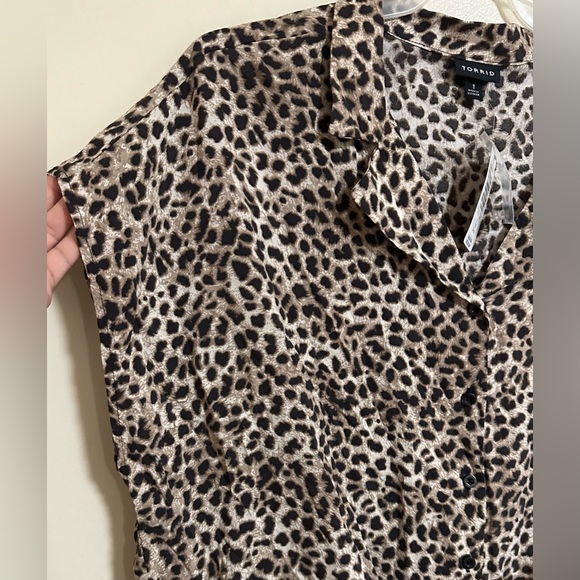 Torrid Challis Tie-Front Dolman Top Blouse Leopard Print Size 1X New - Picture 4 of 11